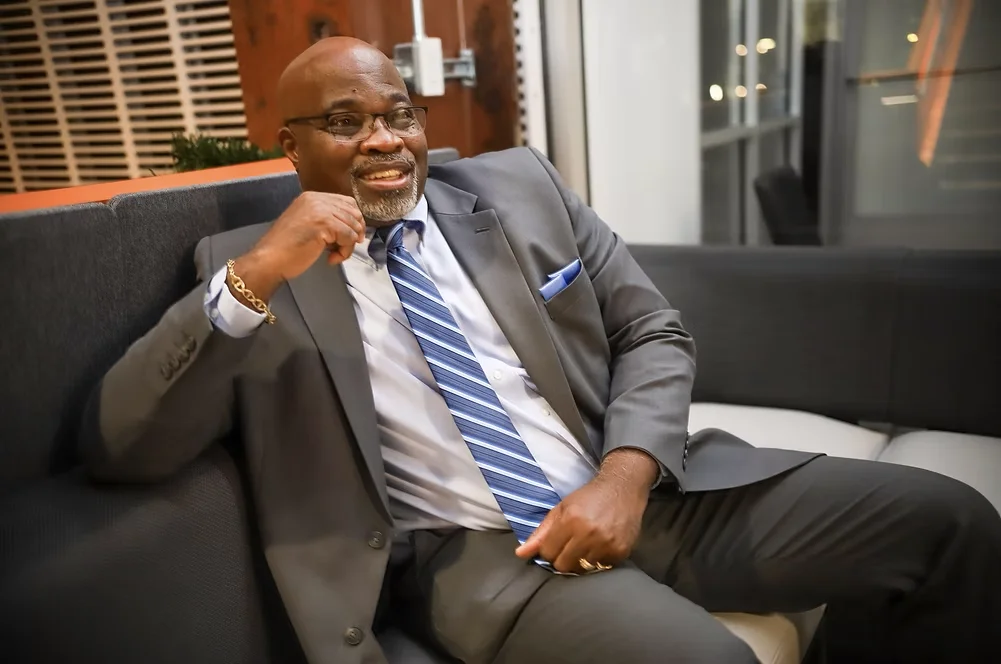 Adrian Smith Bail Bondsman / Business owner takes meeting in lobby